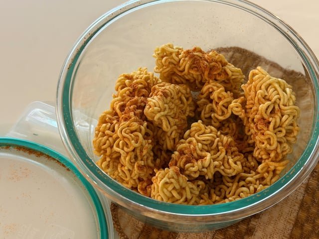 Tried ramyun like this? (uncooked ramyun snack)