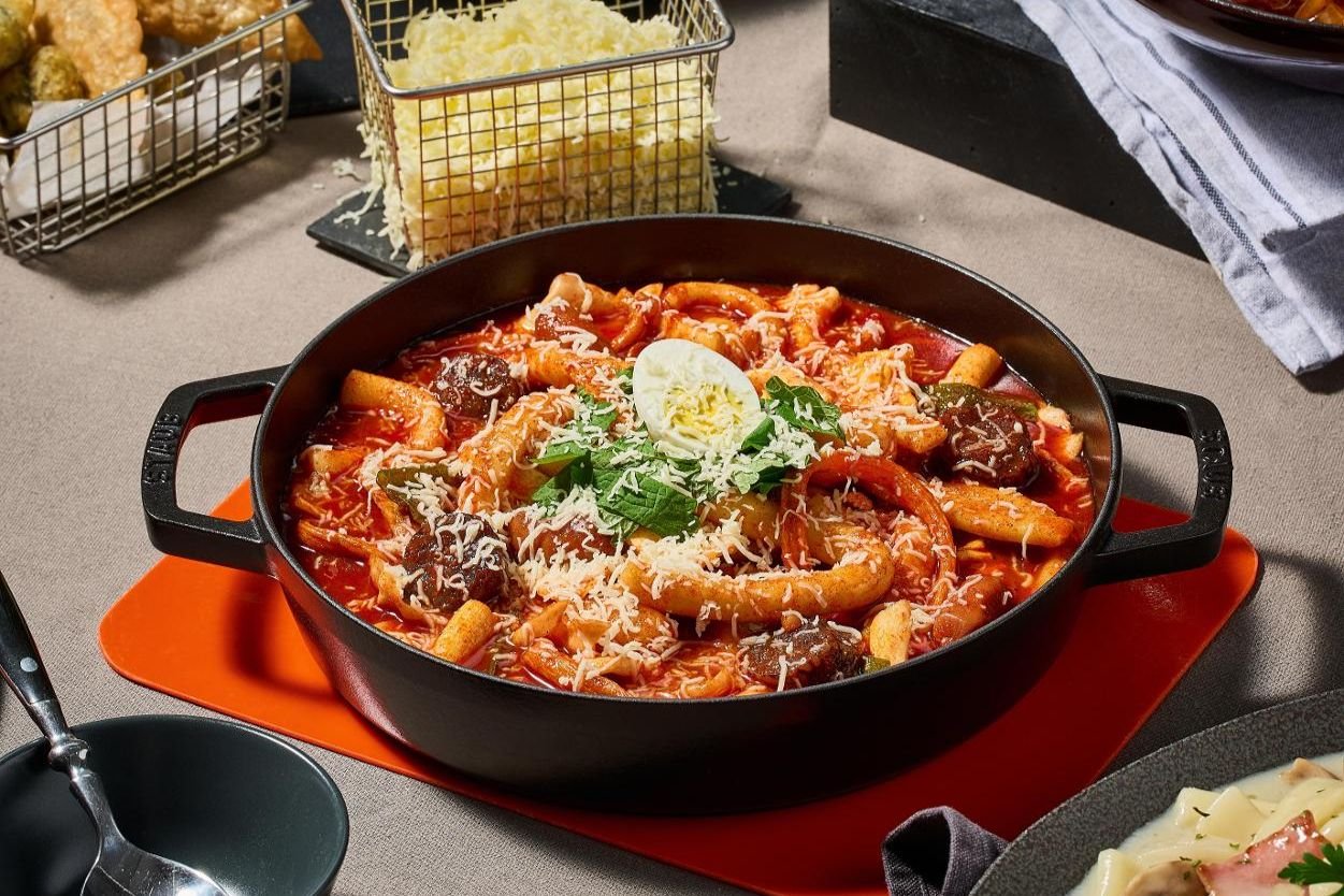 Tteokbokki simmers around world at Dookki restaurants