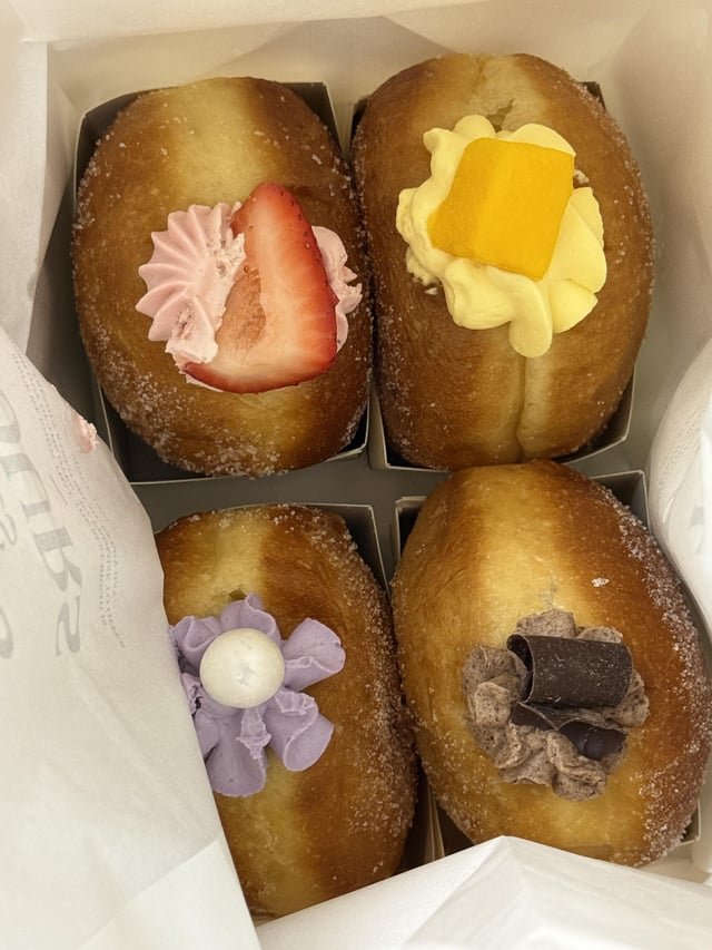 Strawberry, Mango, Ube & Chocolate donuts from 뚜레쥬르 (TOUS les JOURS)