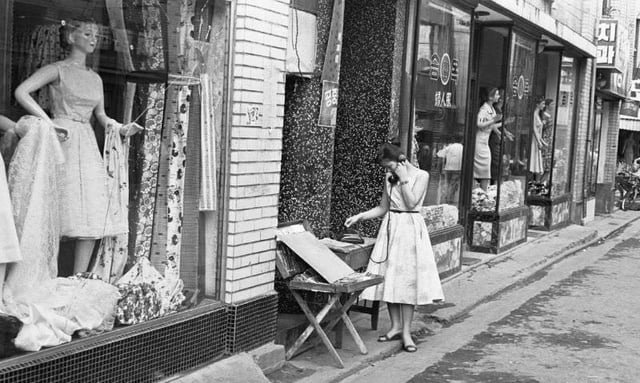 Fascinating Vintage Photos of Seoul, South Korea form the 1950s and 1960s by Han Youngsoo
