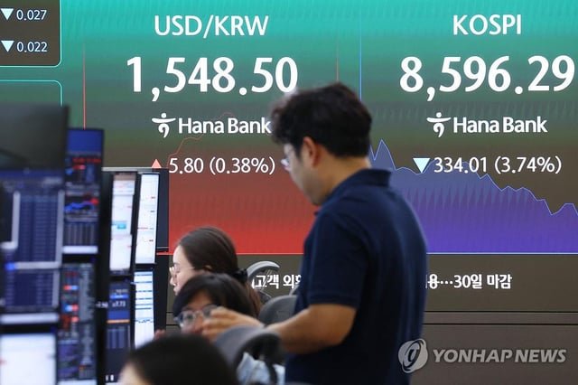 Seoul shares nosedive nearly 6 pct on profit hunting after AI-led rallies