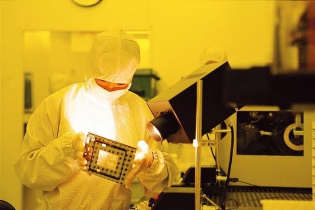 Samsung, SK Hynix to announce massive facility investments as Korea maps out 2nd chip cluster