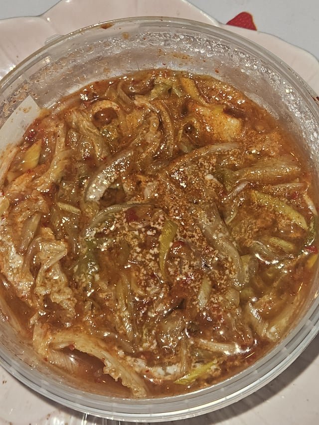 Is this golmaji 골마지 on my kimchi? or something else?