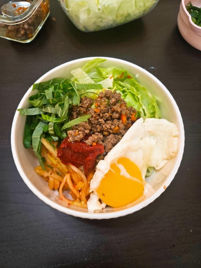 The ultimate fridge clean-out meal: Bibimbap! 🍳🥗