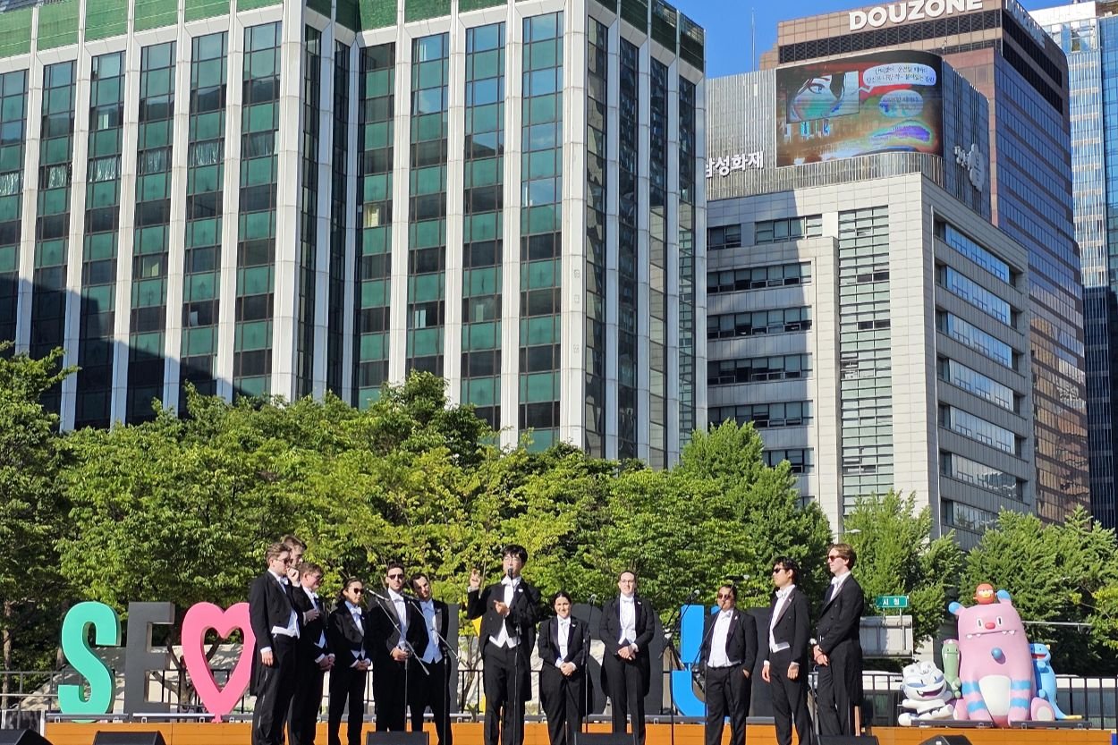 Yale a cappella group brings K-pop harmonies to Seoul gallery