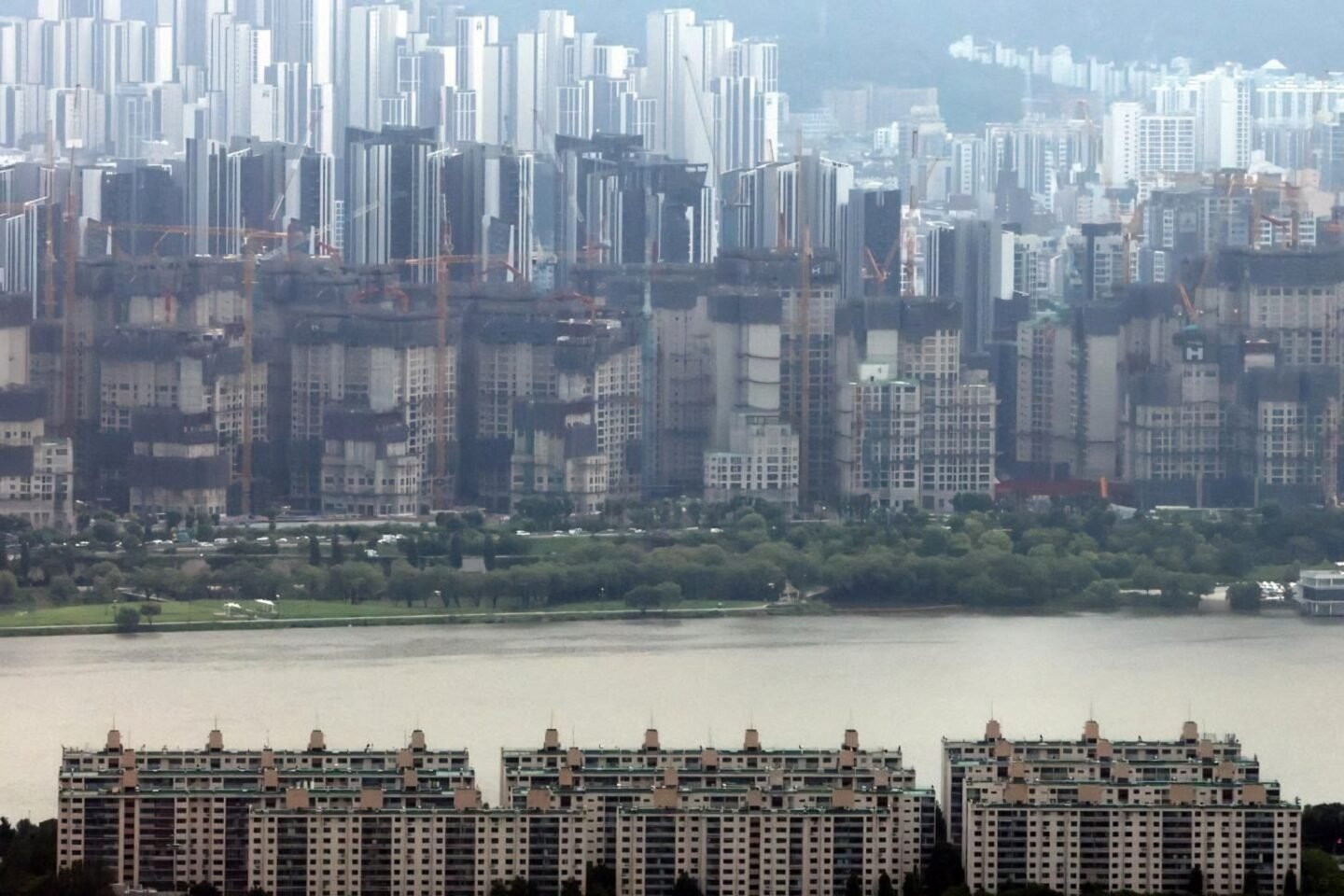 Young Koreans’ homeownership falls to record low, widening generational gap