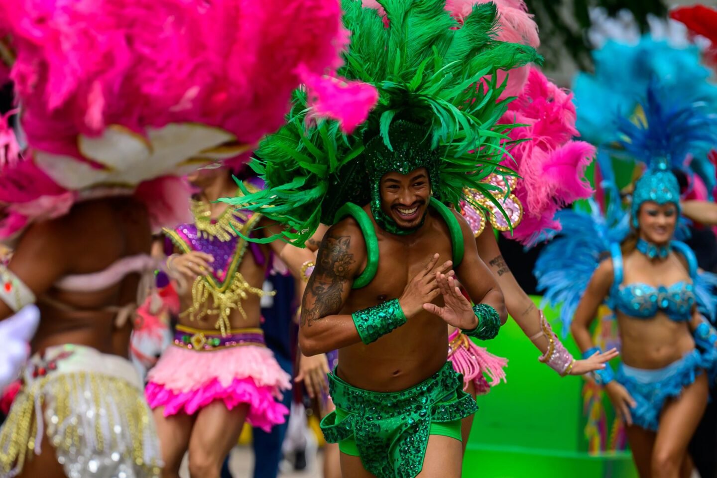 [PHOTOS] Samba heat hits Seoul streets