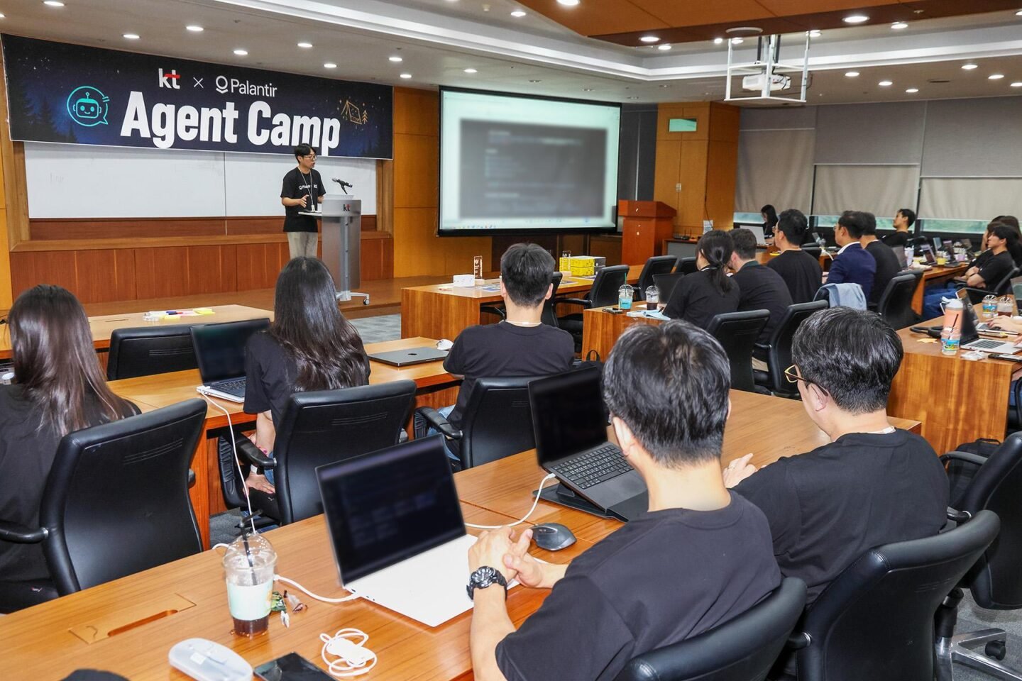 [PHOTO] KT-Palantir hackathon