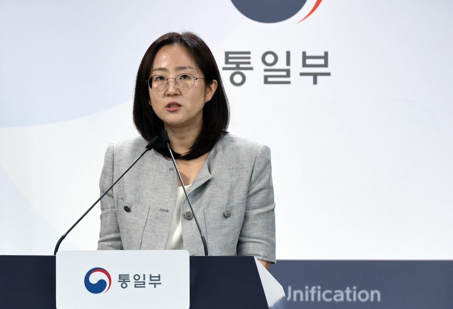 Unification ministry gauges public opinion on using N. Korea’s official name