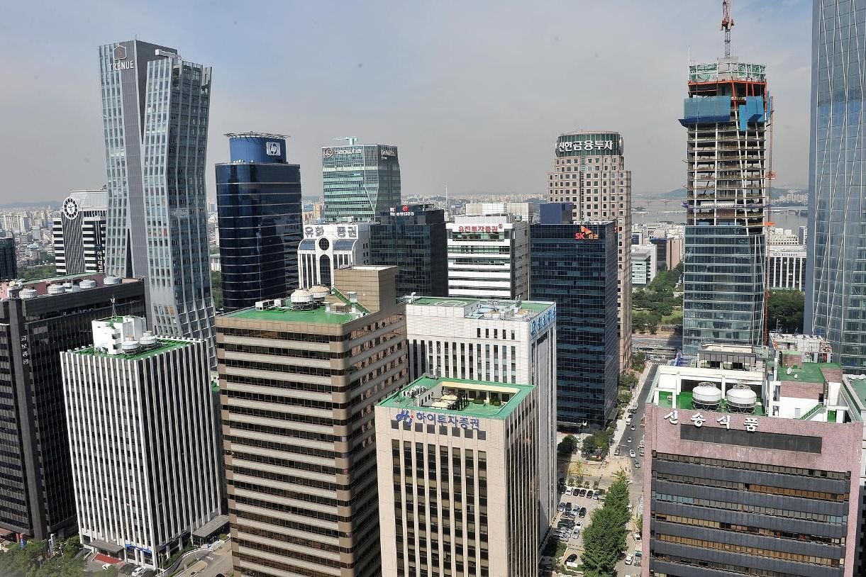 Korea’s brokerages are raking it in. Their stocks aren’t.
