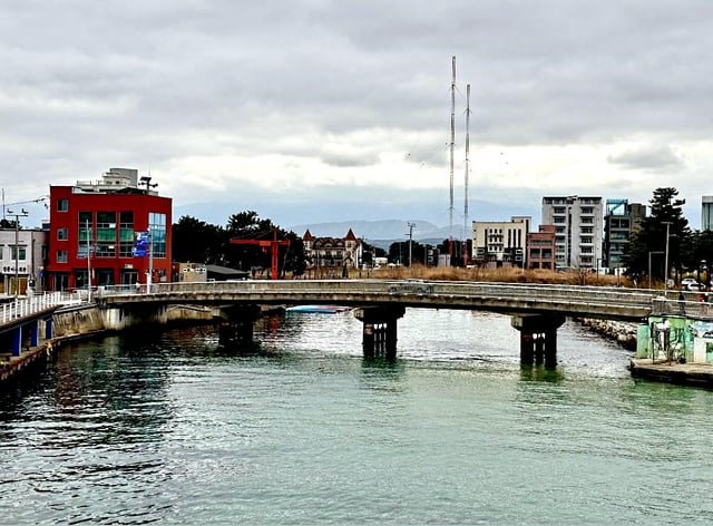 A quiet bridge in Sokcho.