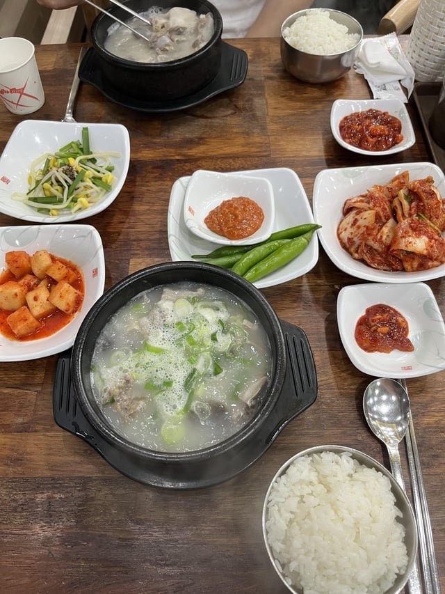 This entire pork soup meal in South Korea costs exactly 10,000 KRW (approx. $7 USD). No hidden taxes, NO TIPPING, and unlimited side dish refills. 🍲🇰🇷