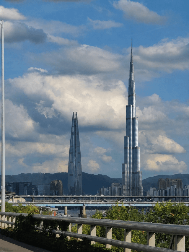 If Burj Khalifa was beside Lotte Tower