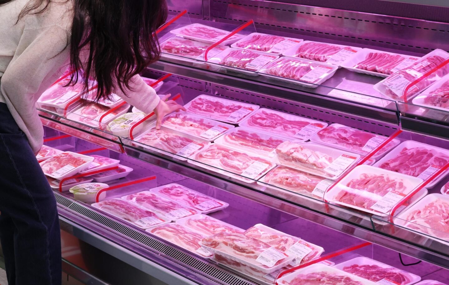 Higher prices, falling stocks dent consumer sentiment
