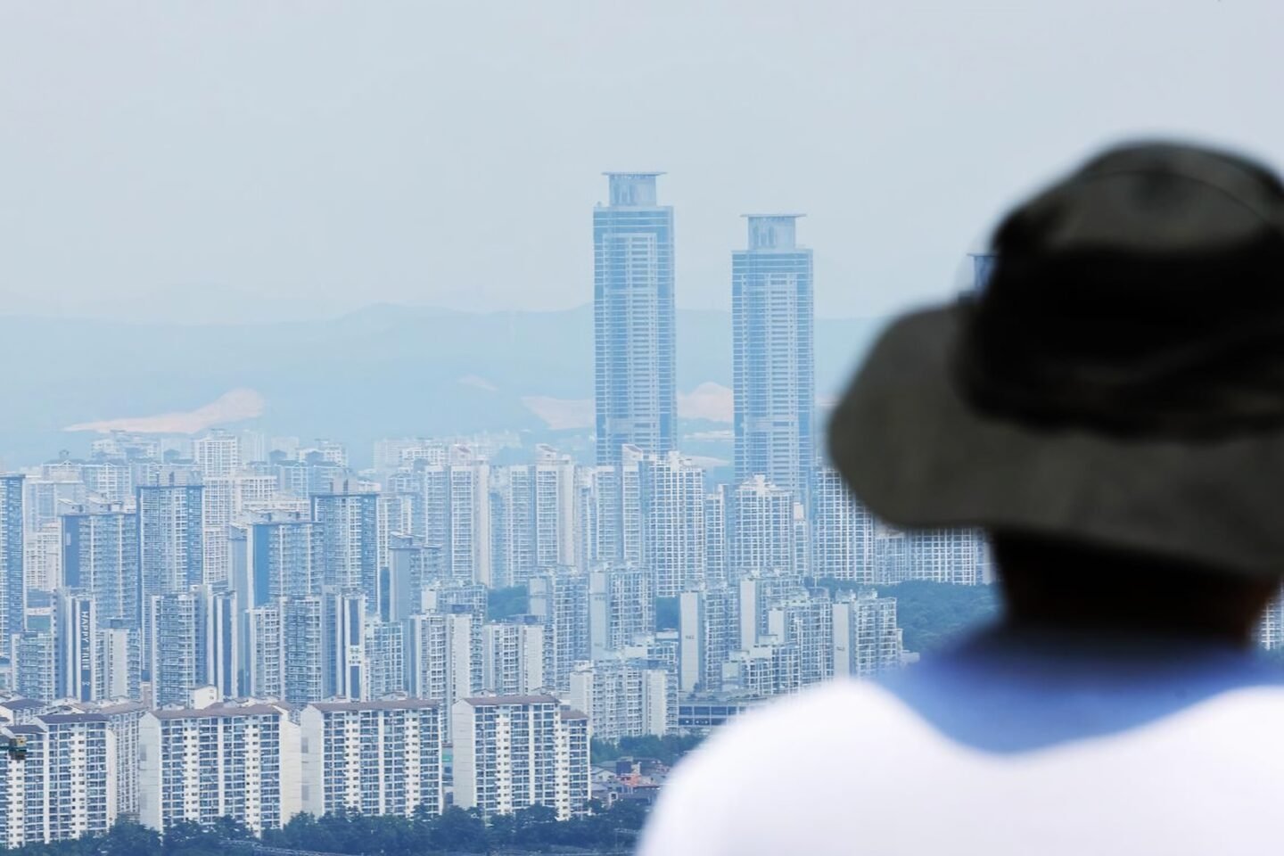 Gyeonggi Province calls for ‘jeonse’ fraud aid to cover foreign victims