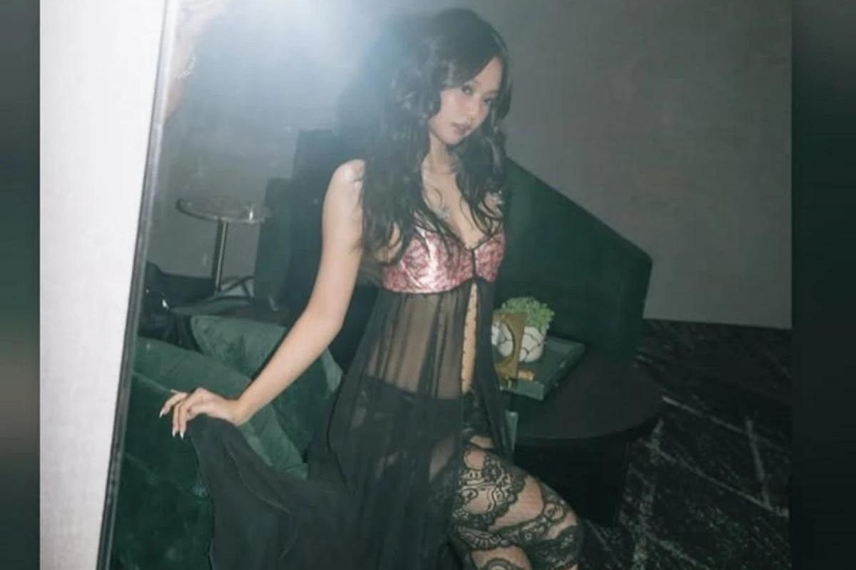 Jennie reveals new angel foot tattoo in latest photos