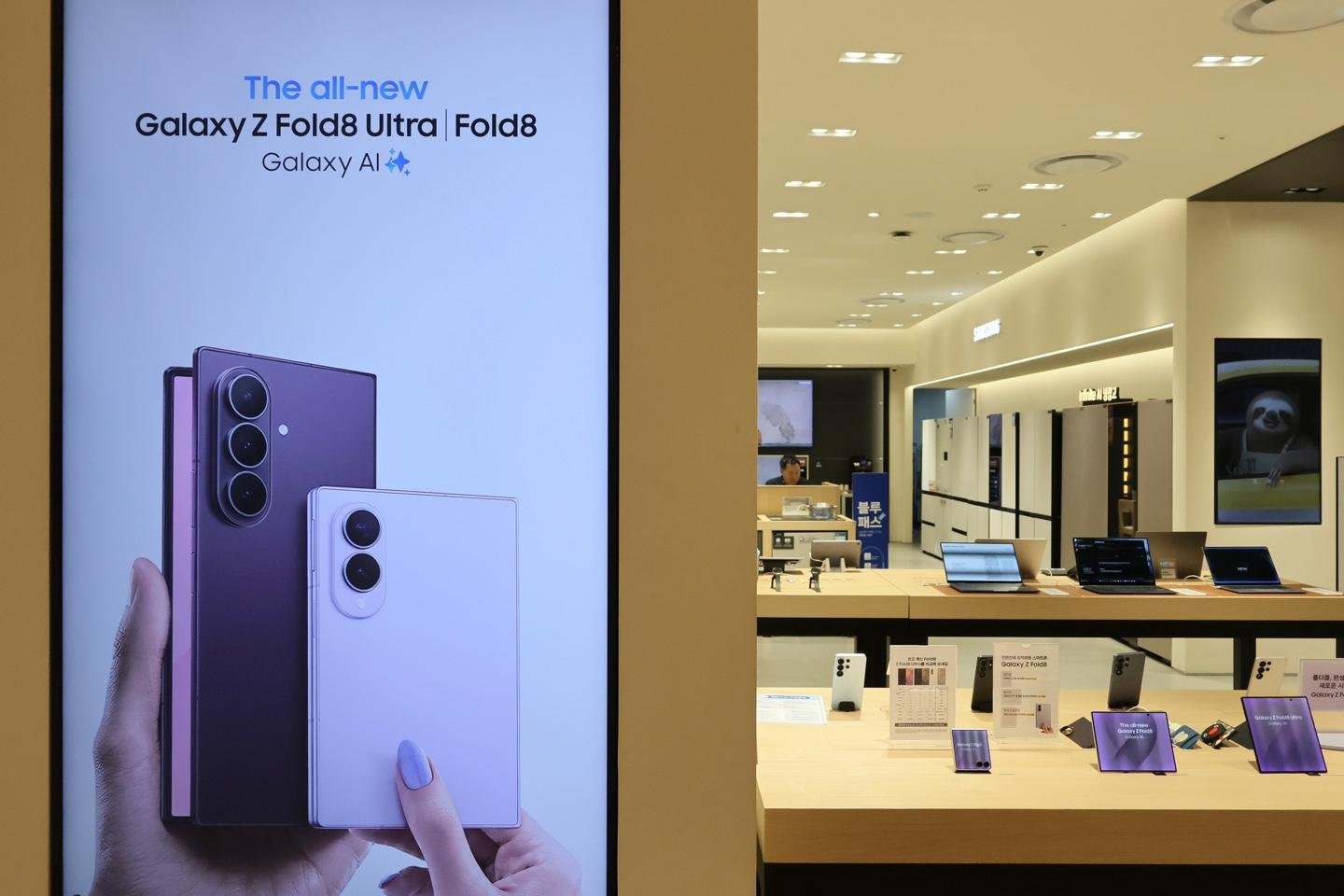 Samsung forecast to overtake Apple in global smartphone shipments in 2026: report