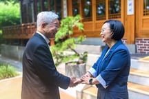 PM Han and Cardinal You discuss peace on Korean Peninsula