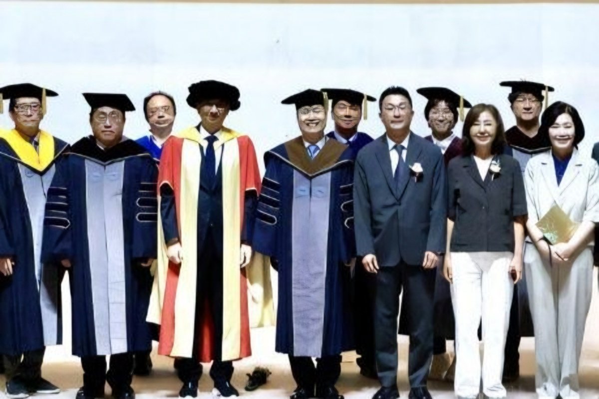 1,138 graduates receive degrees at University of Seoul’s commencement ceremony