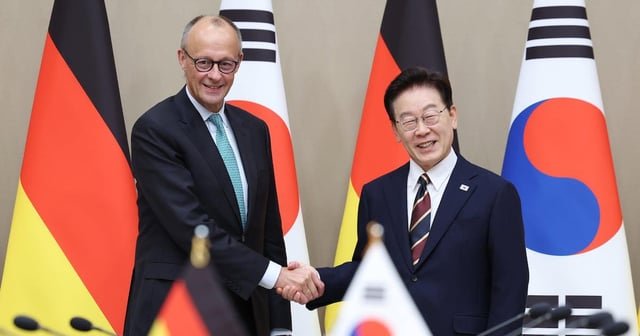 German Chancellor Warns NK Troops in Donbas Threaten Europe’s Security